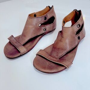 BED STU Soto Rustic Tan Leather studded Gladiator Sandal Back Zip cushioned Sz 9
